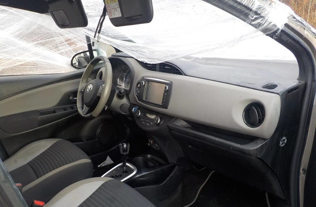 Toyota Yaris cena 24900 przebieg: 103101, rok produkcji 2016 z Łomianki małe 254